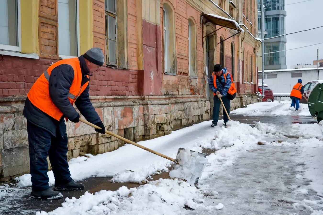 Уборка снега с придомовой территории